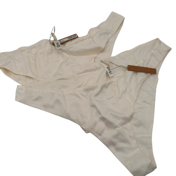 Skims Set of 2 Bridal Silk White Cheeky Bikini Panties New with tags Size 3X - Picture 1 of 3